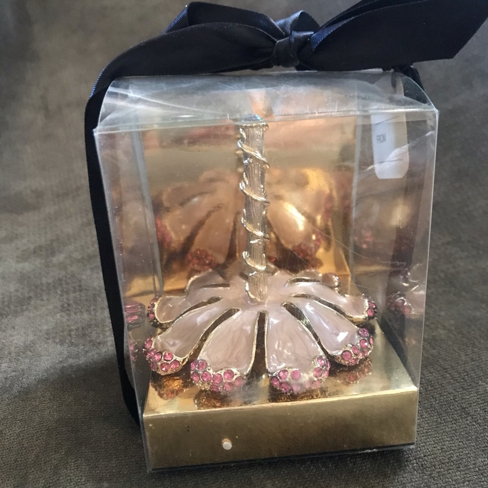Ring holder